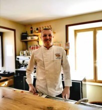 Ouvert du jeudi au mardi midi et les vendredis, samedis et dimanches : midi et soir