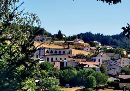 St Igny de Vers, jolie commune rurale, est un havre de paix où il fait bon vivre.